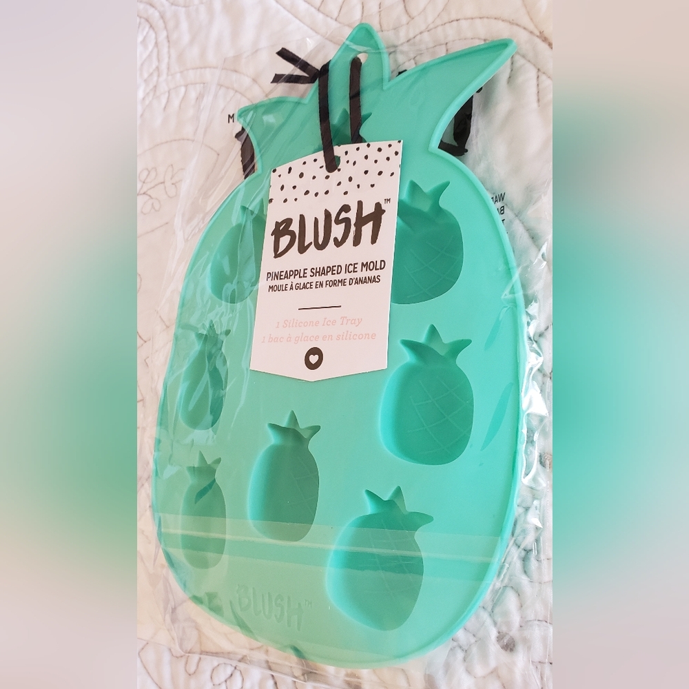 BLUSH Pineapple Shaped Silicone Ice Mold
